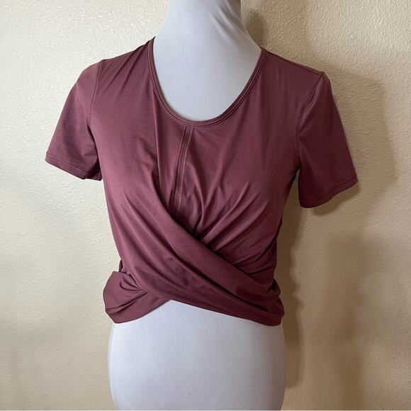 Lululemon Do the Daily Short Sleeve Twist Tee Shirt in Plumful 4 - Picture 2 of 5